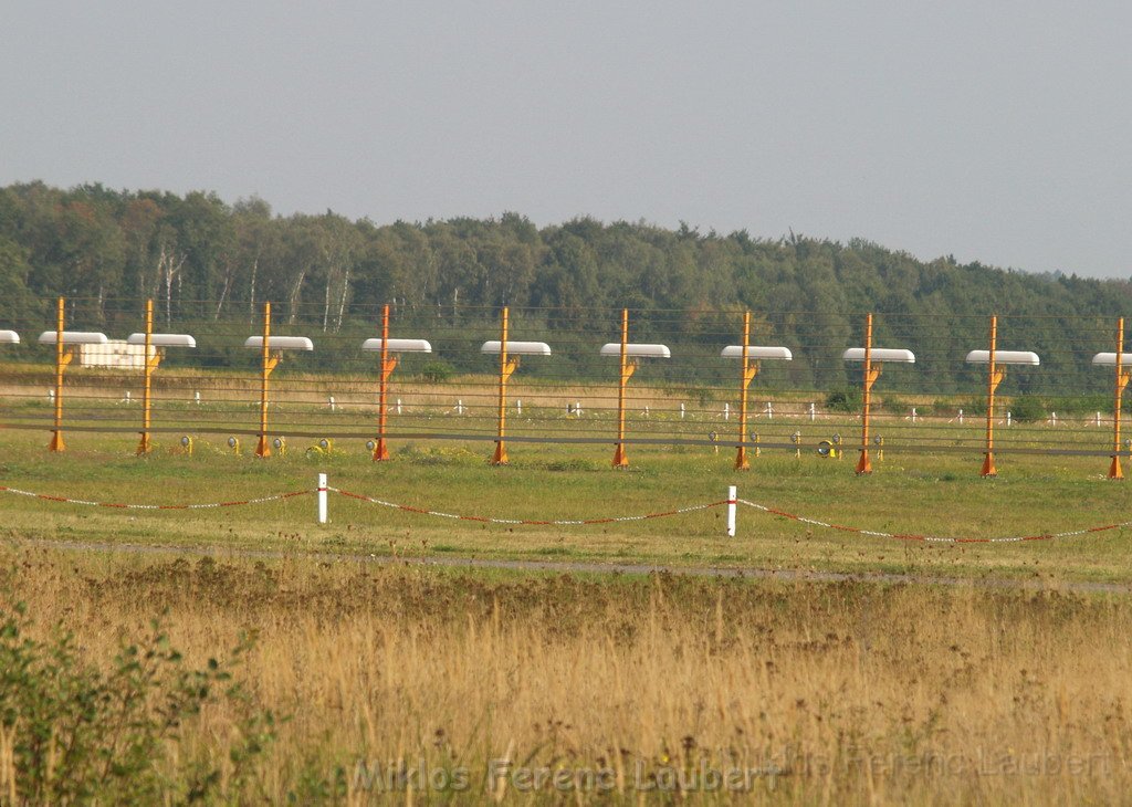 Warten auf den Airbus 380 Koeln Bonn P215.JPG